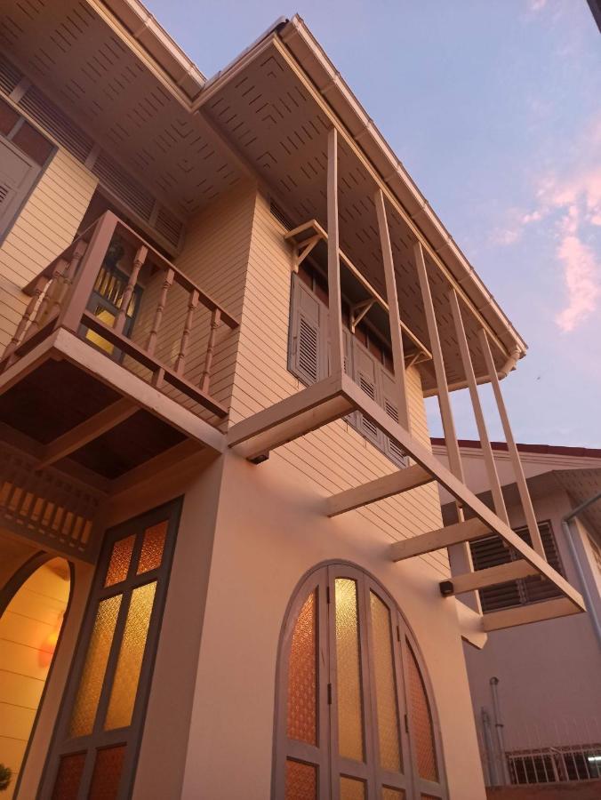 Priya Boutique House Bed & Breakfast Bangkok Ngoại thất bức ảnh